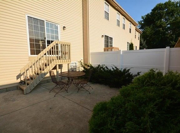 2nd image of 223 Oxford Oak Dr #223