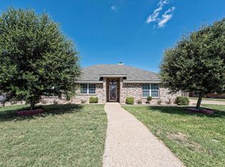 444 W Wall St, Hewitt, TX 76643