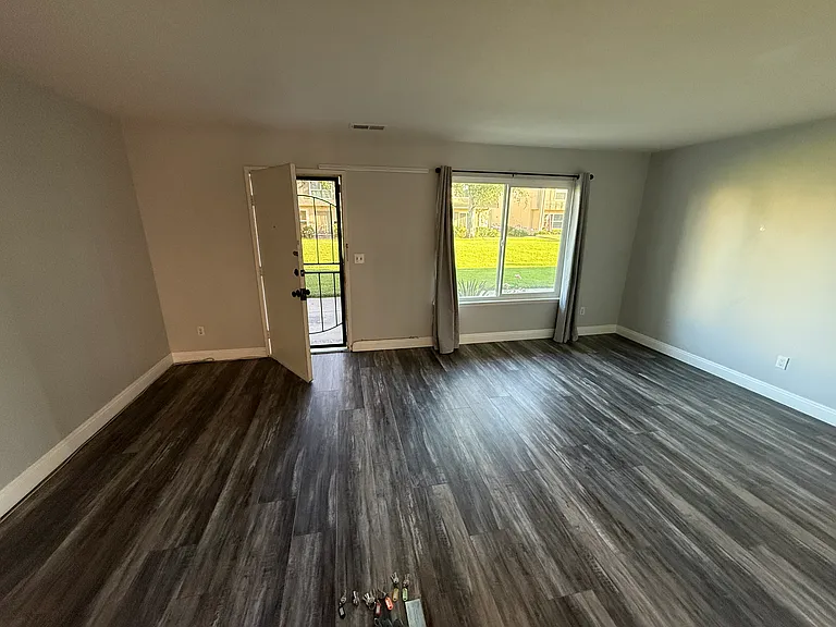 10058 San Juan Ct — Photo 2