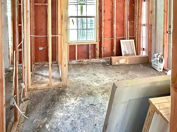 3rd image of 111 Carver Dr