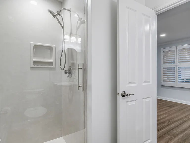 2068 Broughton St — Photo 11