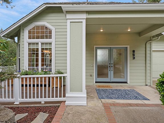 3rd image of 653 Brookside Dr