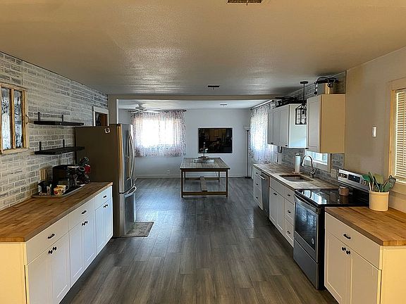 2nd image of 411 N Stowe Ave
