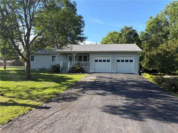 724 Garrettson St, Burlington, KS 66839