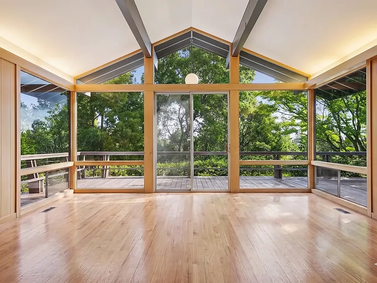 25845 Springhill Dr — Photo 3