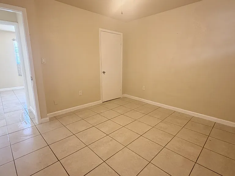 2115 Washington St NE #B — Photo 7