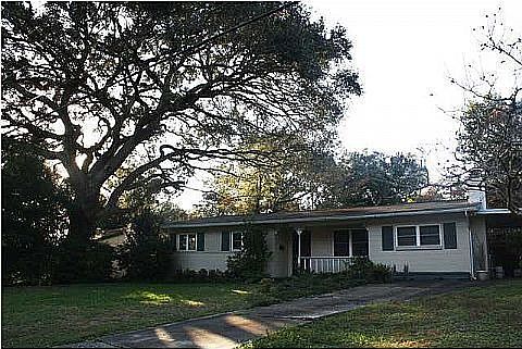 1st image of 900 Blue Springs Dr