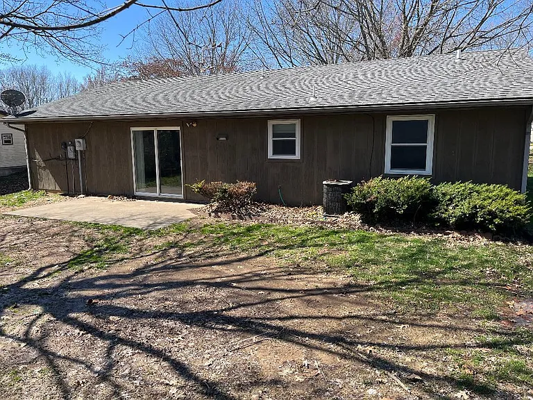 420 Willow Bend Dr — Photo 2