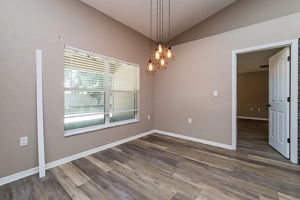 4 bed, 2.0 bath, 2117 sqft, $2,495 — Photo 4