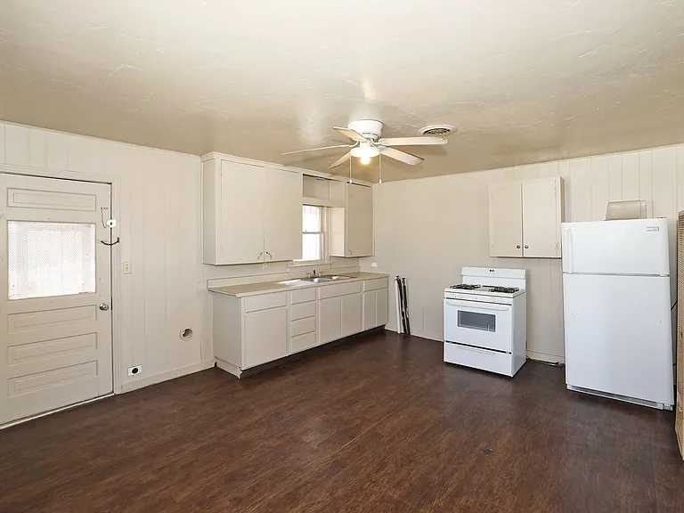 106 N Virginia St — Photo 9