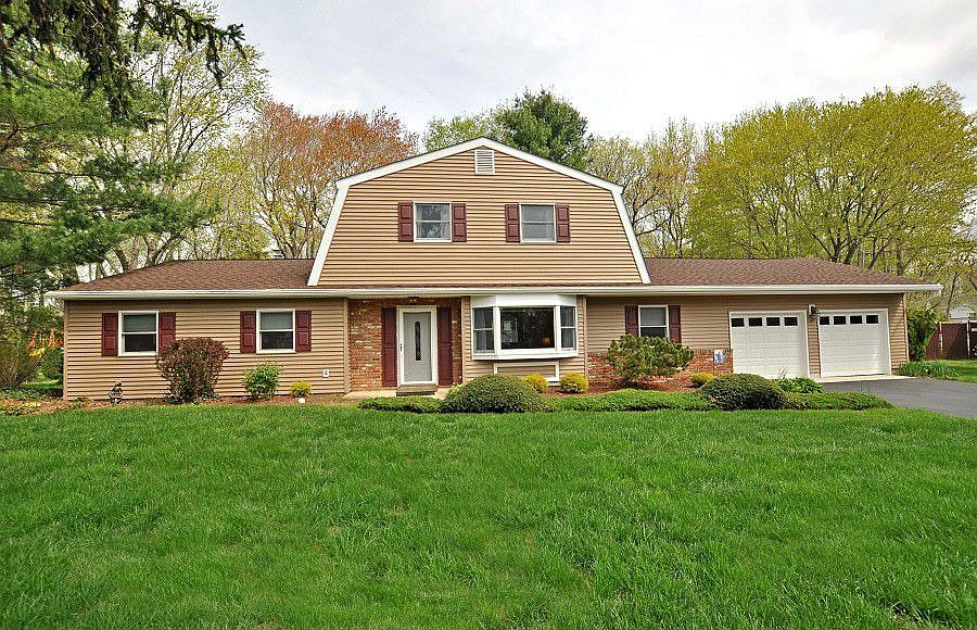 1st image of 16 Saratoga Dr