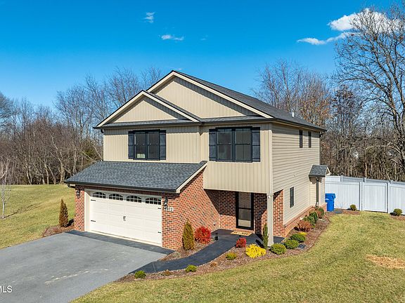 4th image of 1072 Riddle Rdg