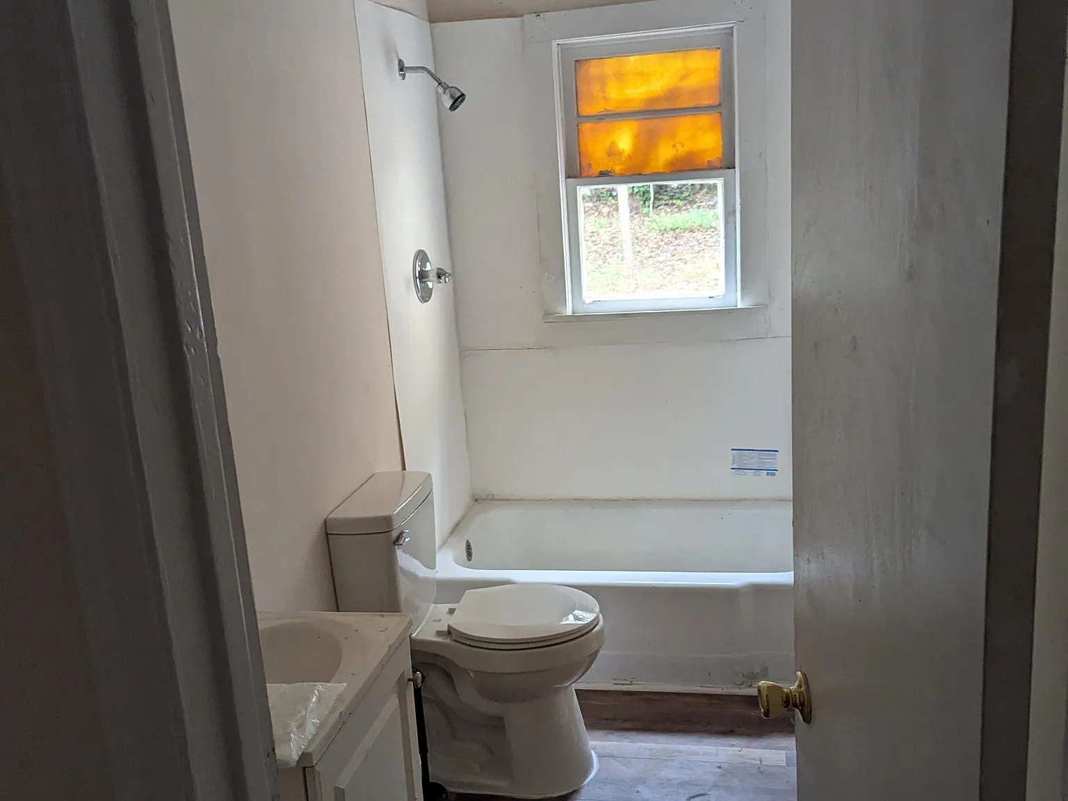 4 bed, 2.0 bath, 1400 sqft, $498 — Photo 3