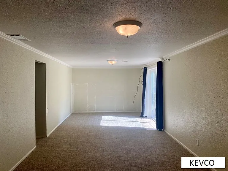 1400 Hillcrest Dr — Photo 12