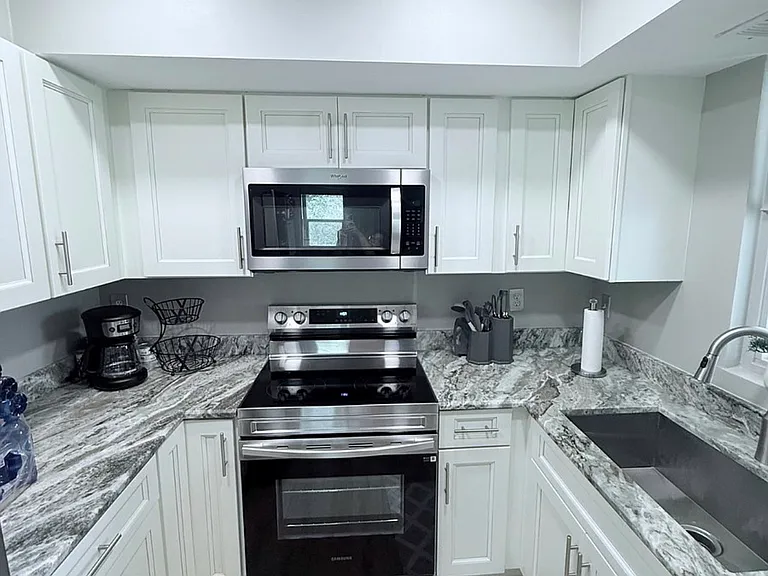 1566 SE Royal Green Cir #V203 — Photo 2