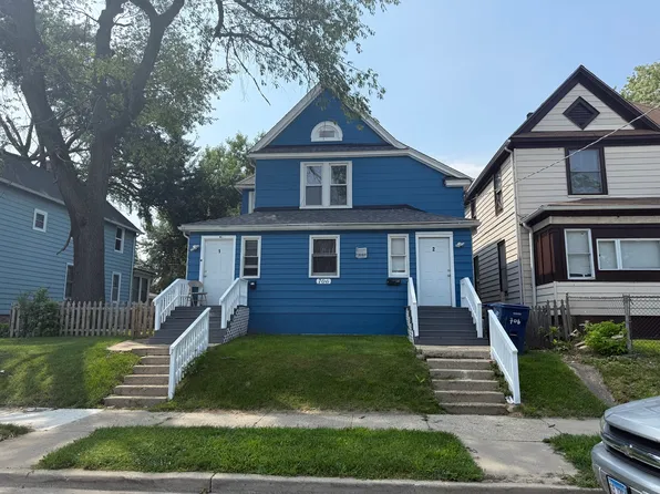 706 Martin Luther King Dr, Waukegan, IL 60085