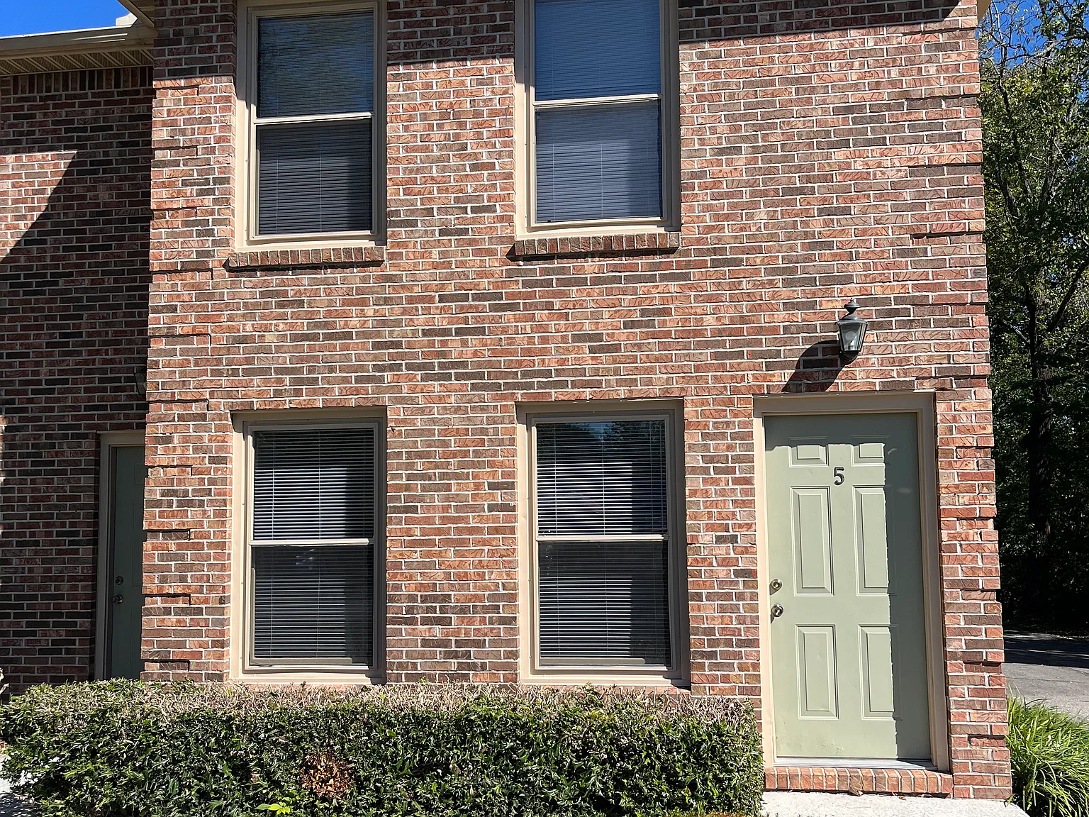 2 bed, 1.5 bath, 1100 sqft, $1,300 — Photo 2