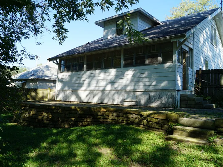 817 W 11th St — Photo 11