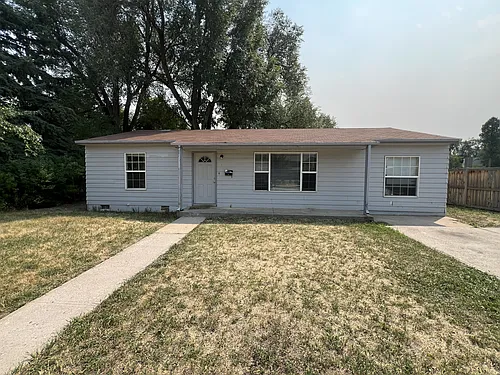 611 W Lake St Photo 1