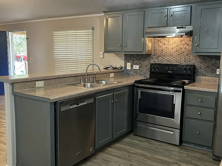 2926 Caprice Dr — Photo 6