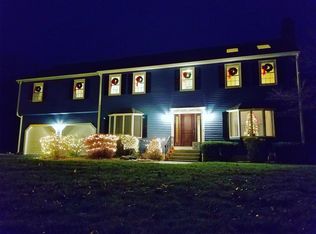 107 Ledgewood Ln, Woonsocket, RI 02895