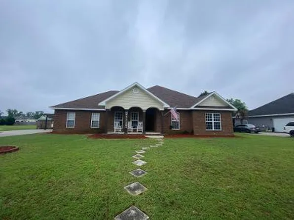 108 Huntington Dr, Headland, AL 36345