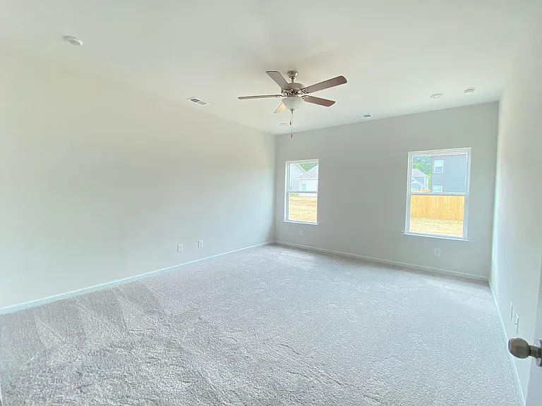 308 Sycamore Dr — Photo 6