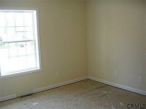 4th image of 11 Pawling Ave
