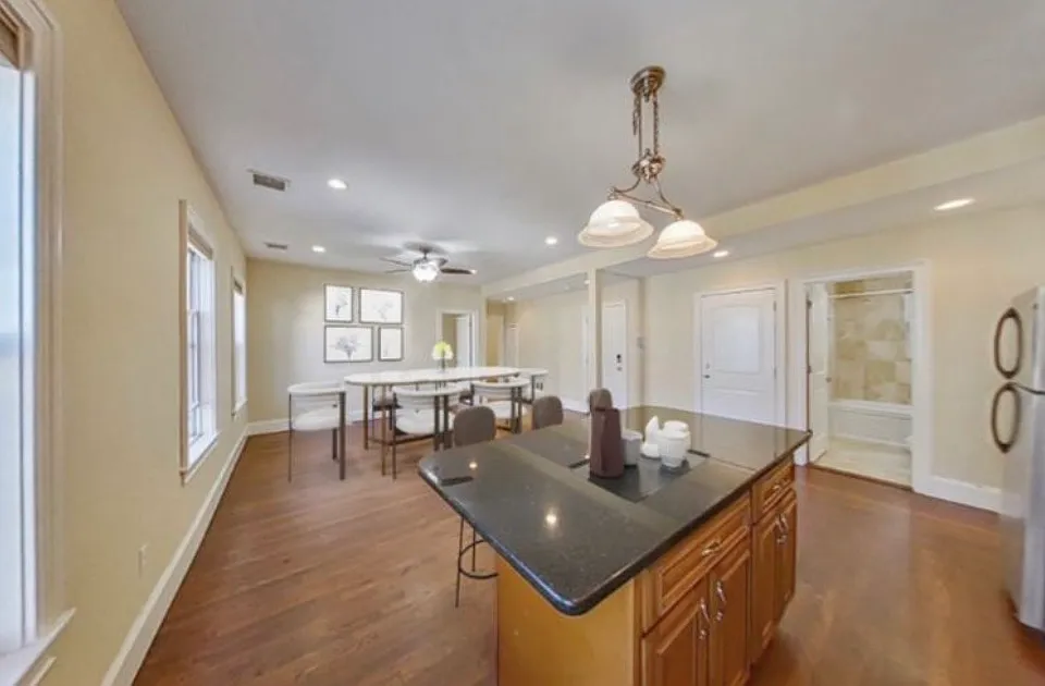 73 Westland Ave #3C
