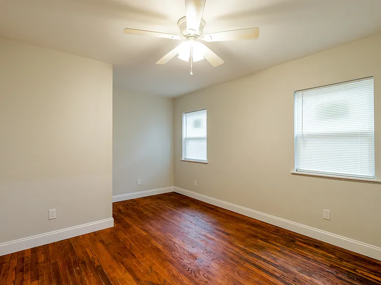 2114 Harlandale Ave — Photo 4