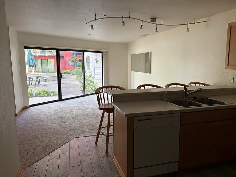 920 NW Naito Pkwy #J24 — Photo 1