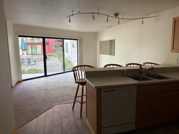 920 NW Naito Pkwy APT J24, Portland, OR 97209
