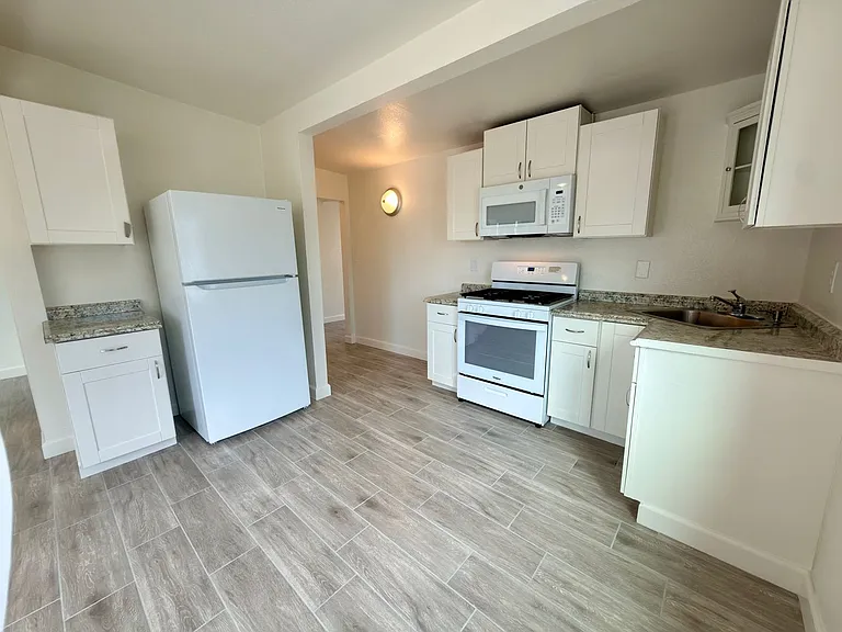 523 N Citrus Ave — Photo 9