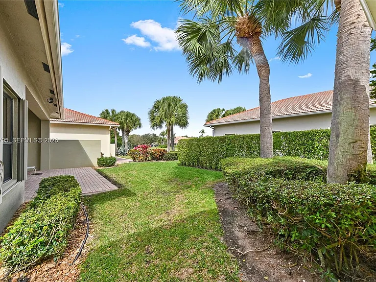 6823 Fabiano Cir — Photo 35