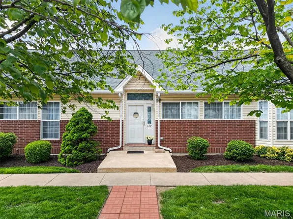 107 Cardinal Villas Dr #1C, Saint Peters, MO 63376