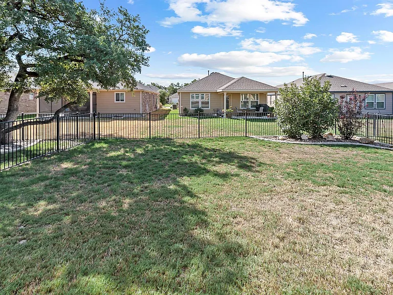 418 Fannin Ct — Photo 37