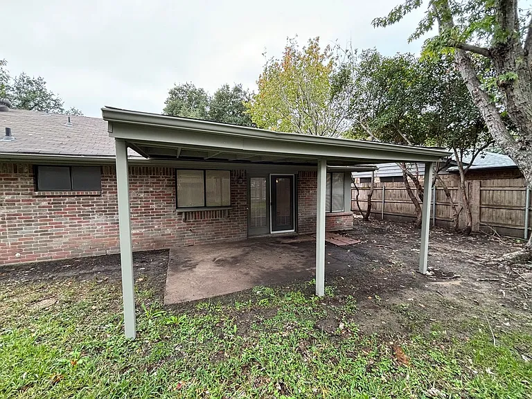 2514 Livingston Ln — Photo 31