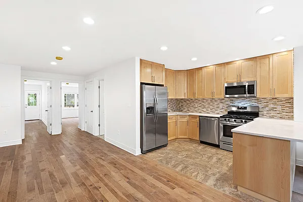 Rented by Compass | media 32