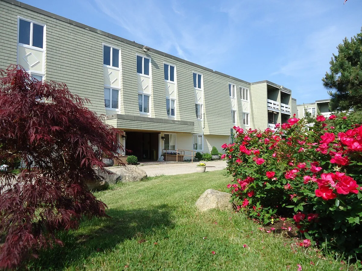 Hyannis House Apartments — Photo 1