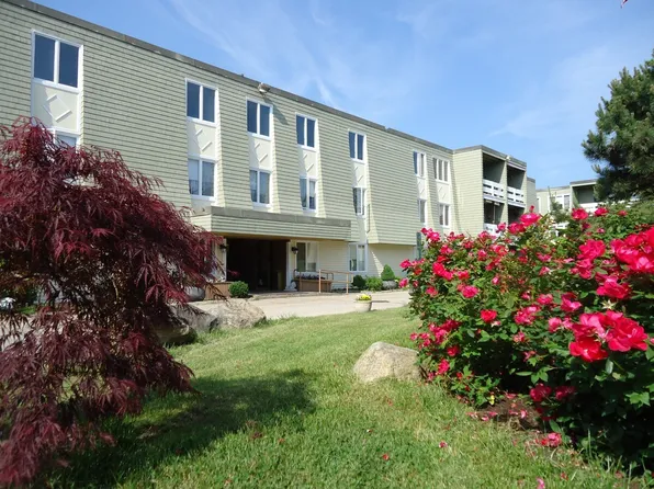 Hyannis House Apartments, 290 W Main St #134, Hyannis, MA 02601