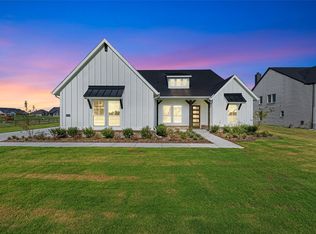 12108 Crystal Dr, Krum, TX 76249