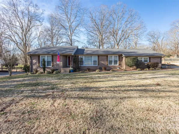 1901 Amberhill Ln, Charlotte, NC 28216