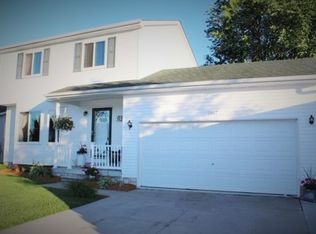 8407 Samantha Ln, Fair Haven, MI 48023