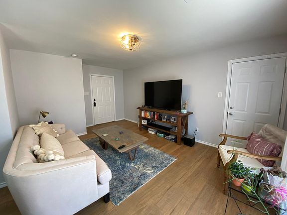 3rd image of 2624 Mission St