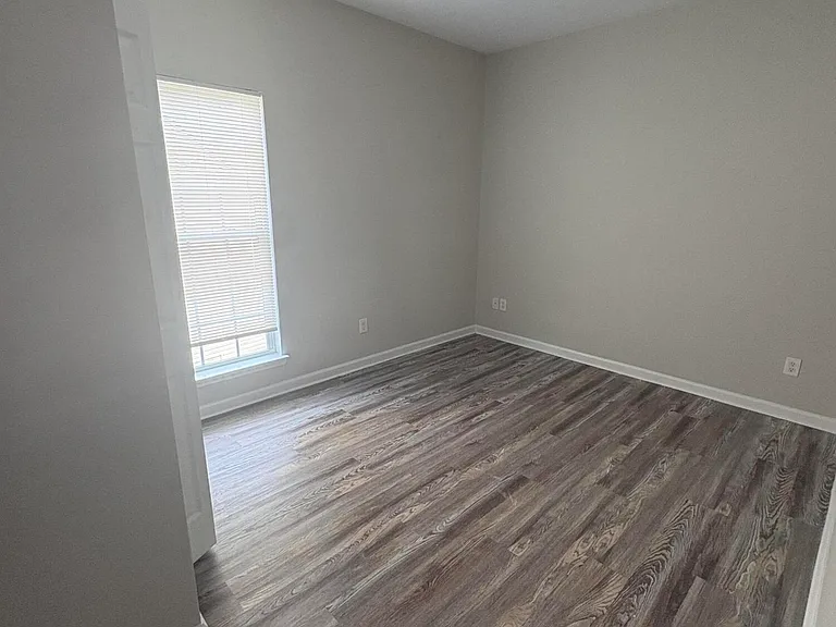 2021 Dundee Way — Photo 7