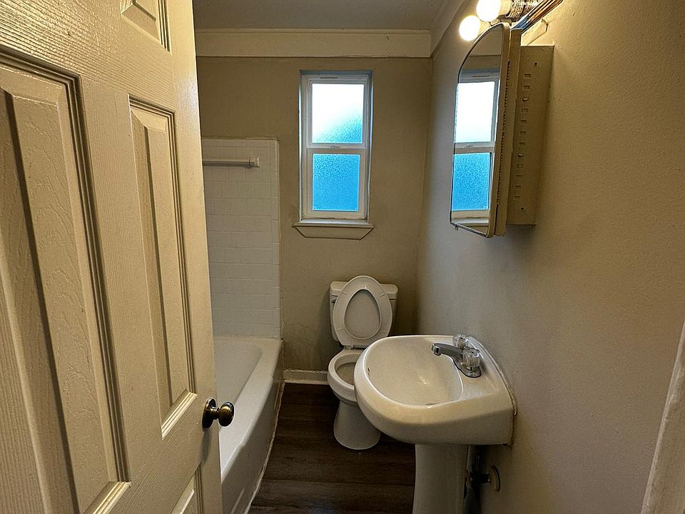 1st image of 1122 Van Buren St APT B