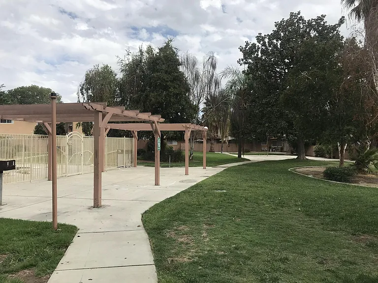 Villa Del Sol Apartments — Photo 5
