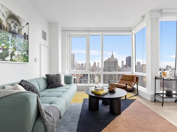 555 West 38th Street 4005 image 2 of 10