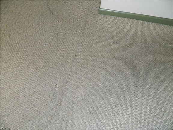 4th image of 325 Oak Hill Way