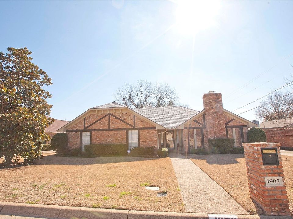 1st image of 1902 Pebblewood Dr